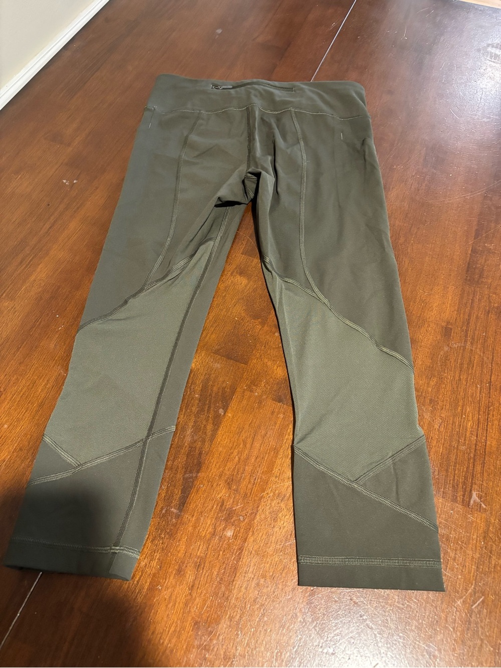 lululemon athletica Olive Green Women’s Cropped Leggings - Picture 2 of 4